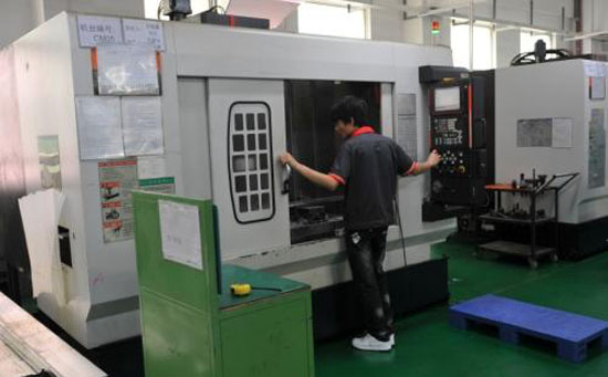 對于一些手板加工技術(shù)，難以將相同厚度的0.1mm和0.2mm的相同部件打印出來，但前者需要2倍的時(shí)間和更多的成本